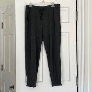 Lou & Grey Signaturesoft Sweatpants in dark charcoal gray